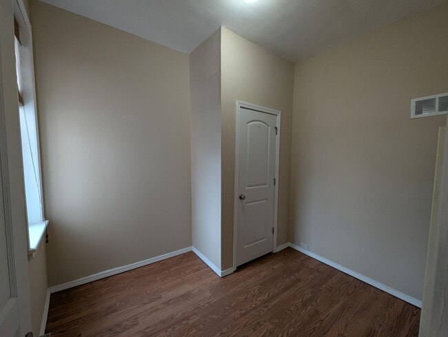 Building Photo - 3517 Giles Ave