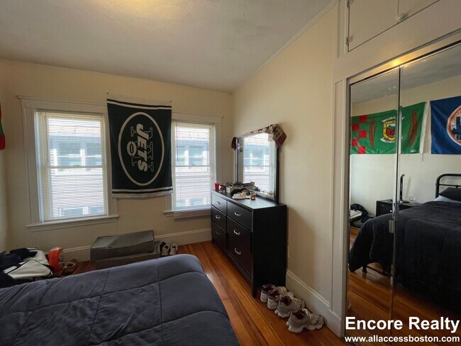 Building Photo - 56 Hobson St