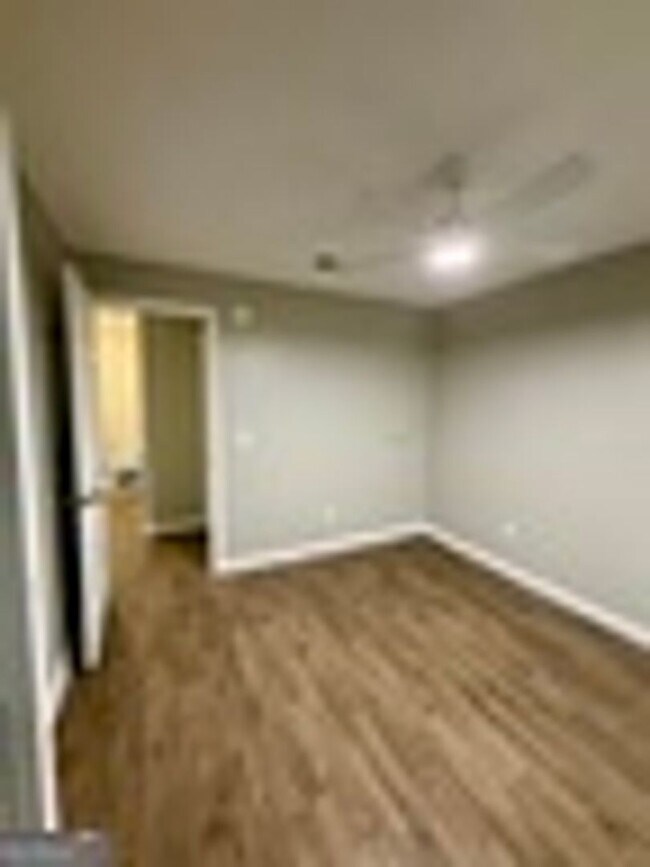 Building Photo - 438/440 Admirals Walk Dr