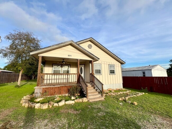 Building Photo - MUST SEE!! Rustic Style 3 Bedroom / 2 Bath...