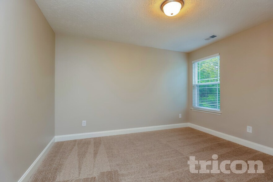 Building Photo - 716 Cedar Ln