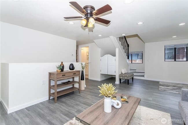 Building Photo - Beautifully Renovated 4-Bedroom Home in Desirable Arbor Heights!