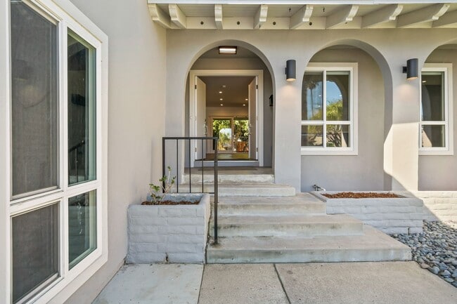 Building Photo - Freshly Remodeled Home Near Lake Murray & Mission Trails