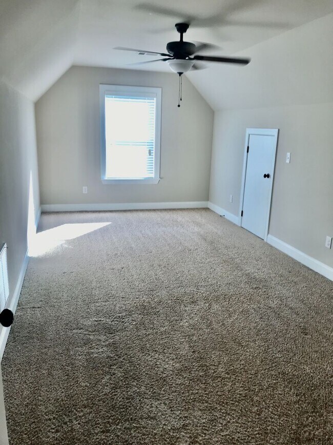 Building Photo - 530 Salterton Way