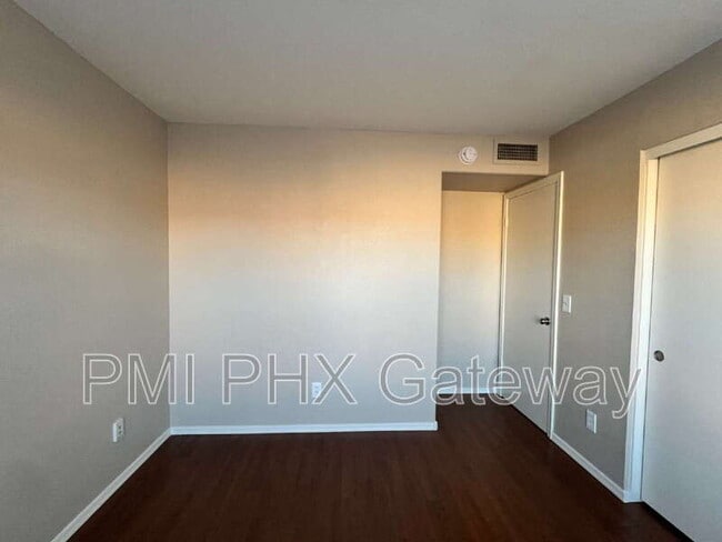 Building Photo - 1331 W Butler Dr