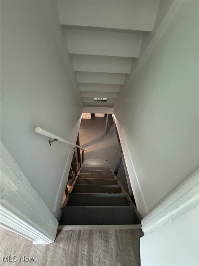 Building Photo - 859 E Avondale Ave