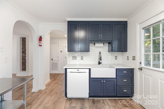 Building Photo - 542 Iverson Way