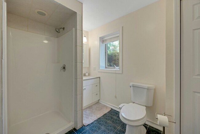 Building Photo - 252 Mabel Pl