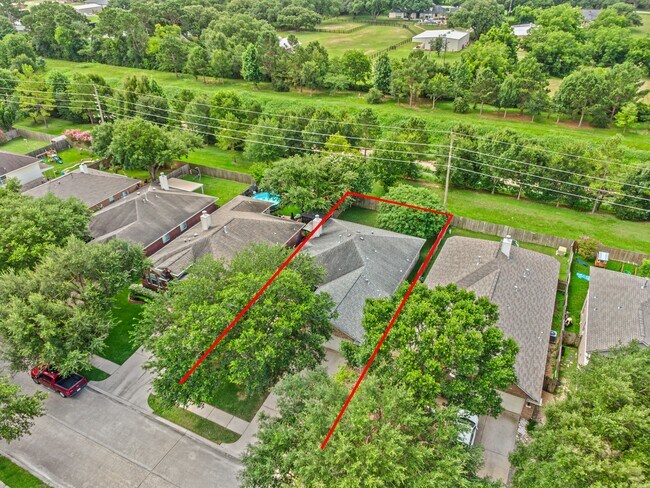 Building Photo - 17935 Rose Hill Park Ln