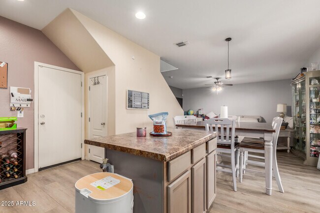 Building Photo - 836 E Constance Wy