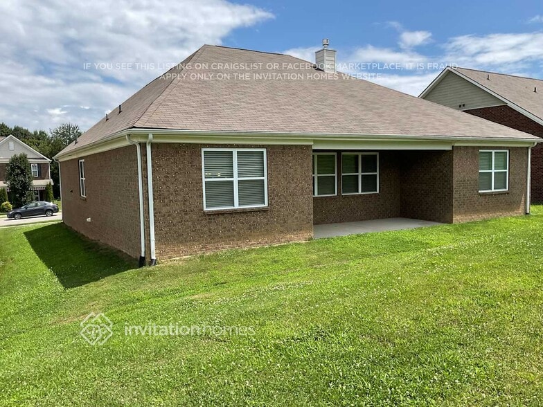 Building Photo - 8026 Forest Hills Dr