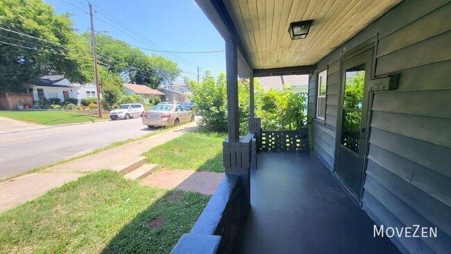 Building Photo - 1710 Oakwood Ave