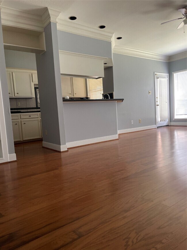Building Photo - 5515 Strack Rd