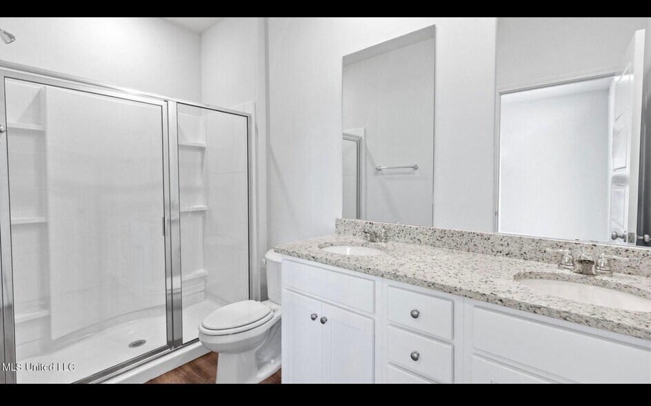 Building Photo - 517 Vista Pointe Dr