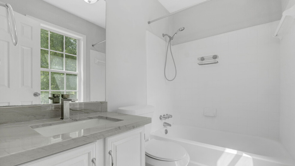 Building Photo - 4433 Coopers Creek Dr SE