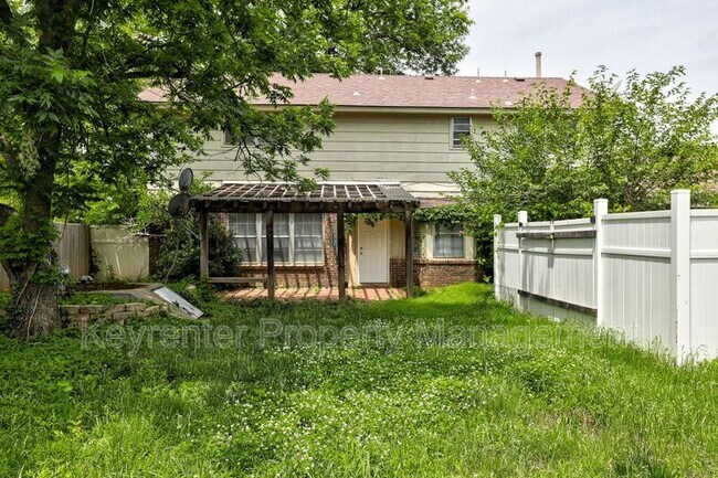 Building Photo - 1701 Oakhurst Ave