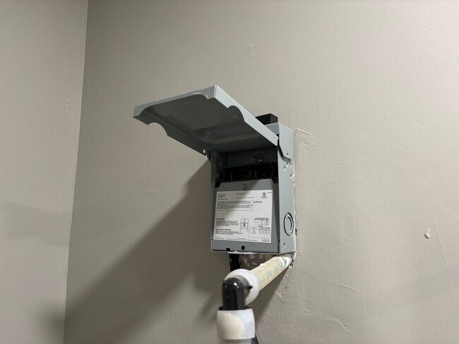 Building Photo - 3546 Debby Dr