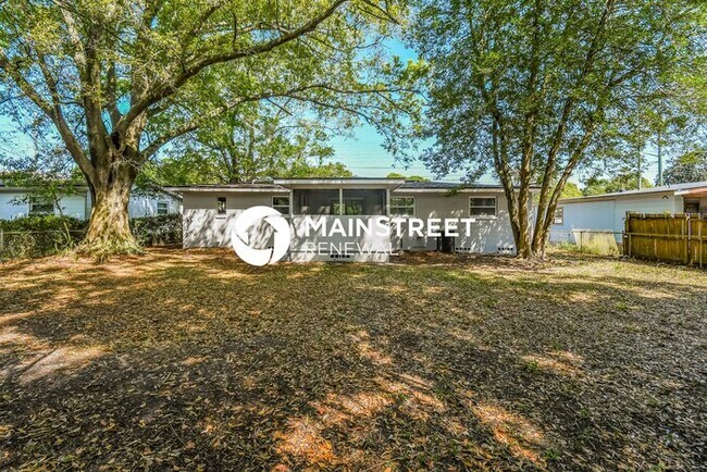 Building Photo - 3 Bedroom Pet-Friendly Home in Jacksonville, FL with Main Street Renewal