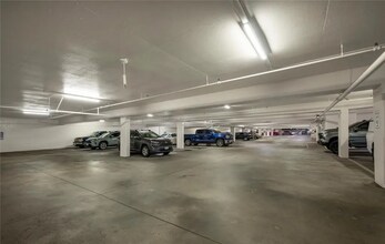 Building Photo - 525 E Seaside Way