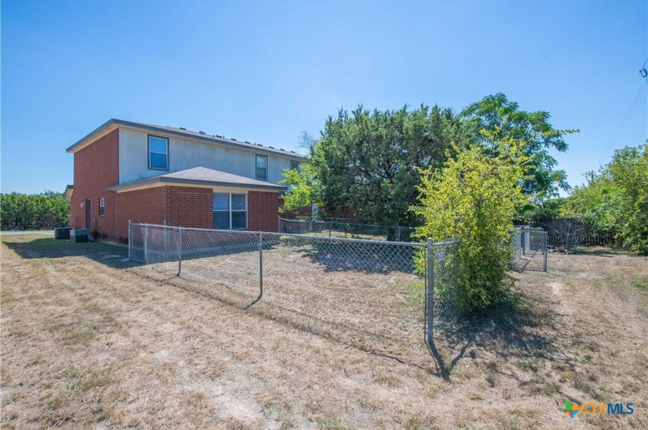 Building Photo - 1606 Aztec Trce