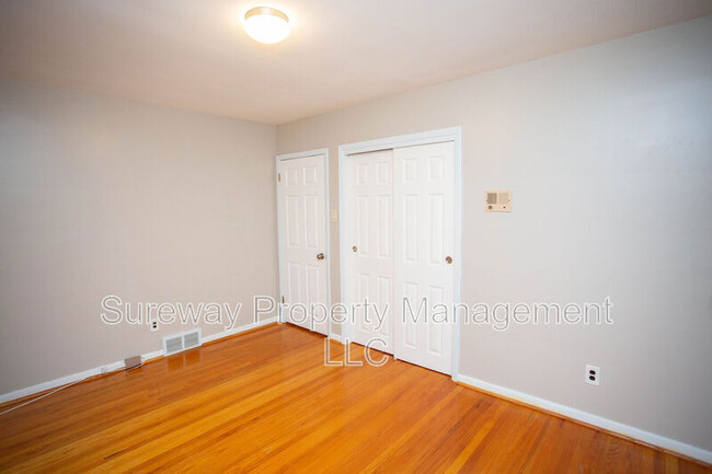 Building Photo - 841 Grove St