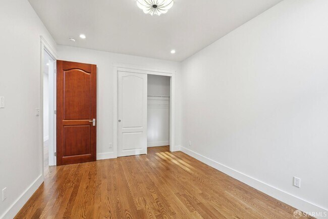 Building Photo - 526 Silver Ave