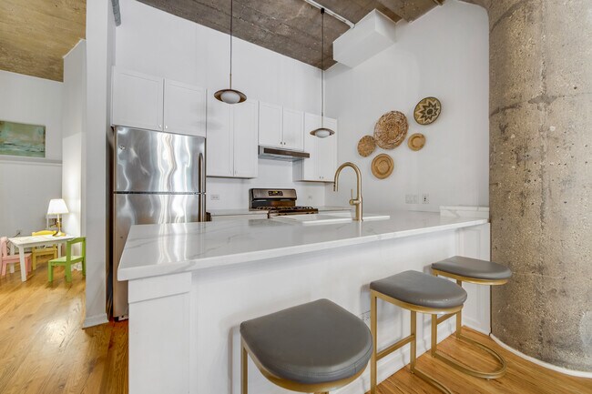 Building Photo - 1151 W 15th St