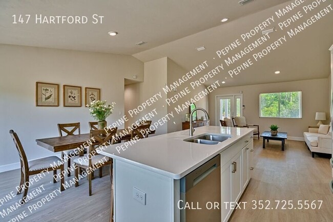 Building Photo - 147 Hartford St