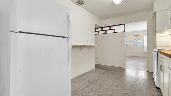 Building Photo - 1209 Alcazar Way S