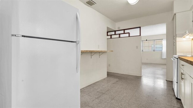 Building Photo - 1209 Alcazar Way S