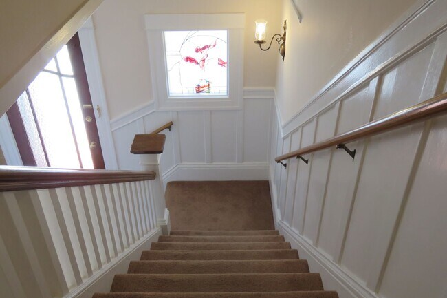Building Photo - Noe Valley House - 3 beds-1.5 baths - VIEW - garage