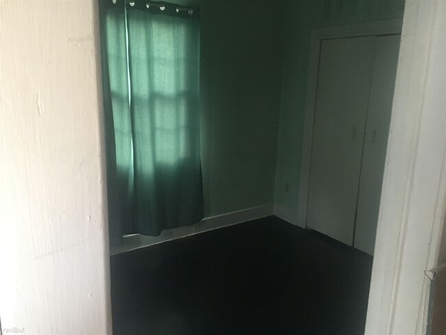 Building Photo - 3 br, 1 bath Duplex - 44 Division St