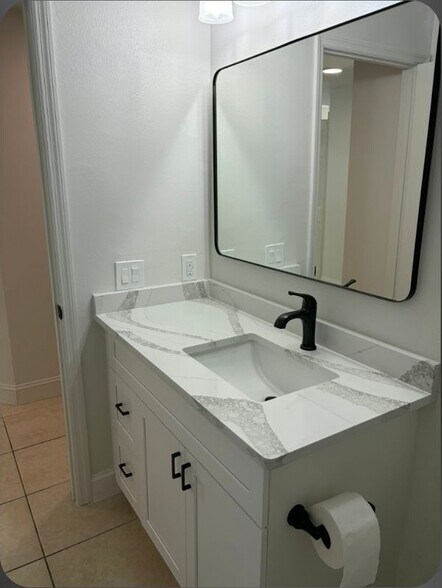 Building Photo - 1747 Sophias Dr