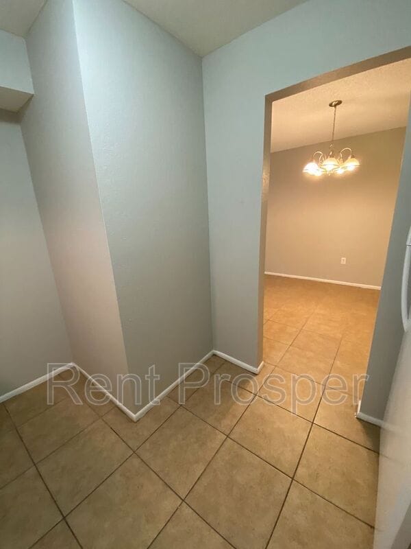 Building Photo - 304 Cherokee Ct