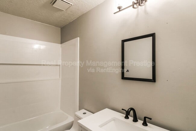 Building Photo - 2256 Gemini St