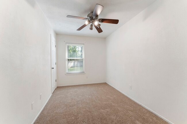 Building Photo - 30 Dellforest Ct