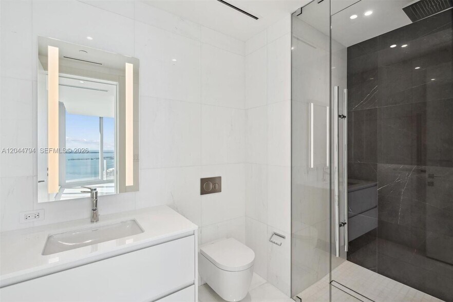 Building Photo - 300 Biscayne Boulevard Way