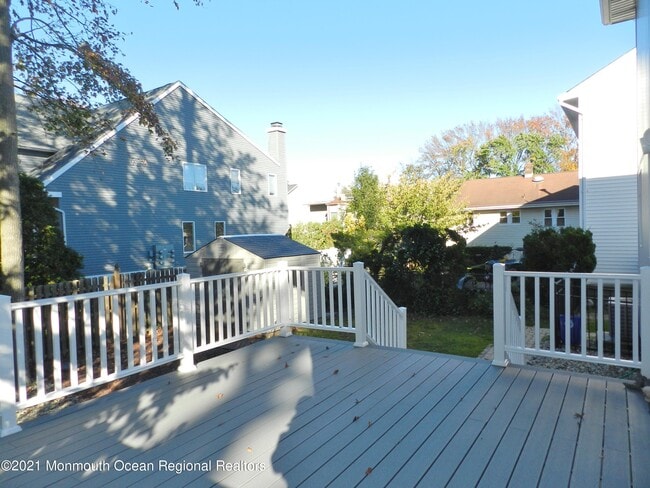 Building Photo - 153 Airsdale Ave
