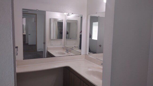 Building Photo - 4111 Ozro Ct