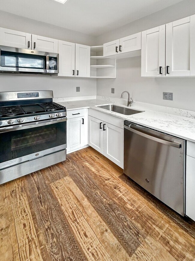 Building Photo - 101 E Lincoln Ave