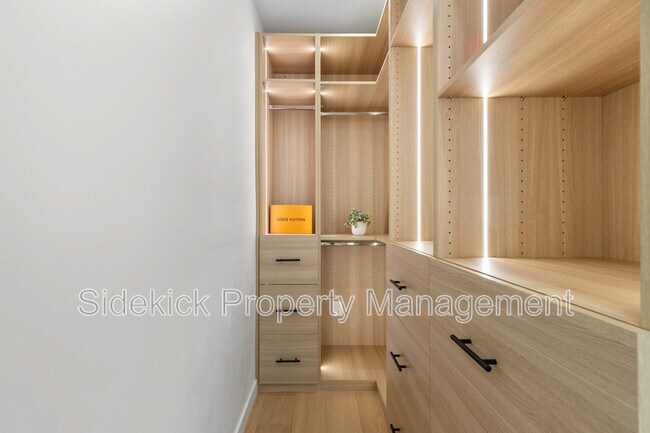 Building Photo - 1724 S Fairfax Ave