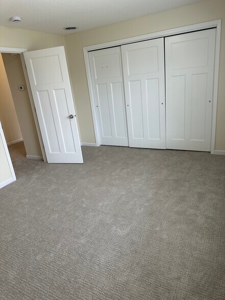 Building Photo - 2404 3rd Ave SE