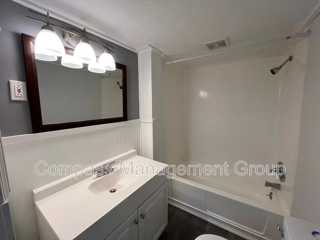 Building Photo - 3121 Conner Dr