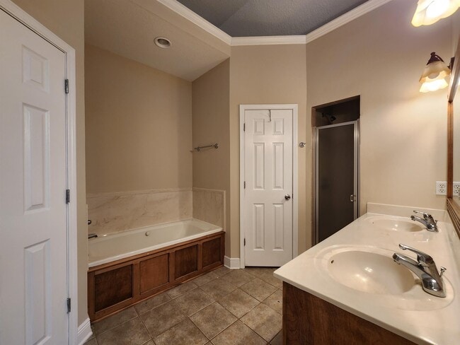 Building Photo - 6320 Luckey Ln