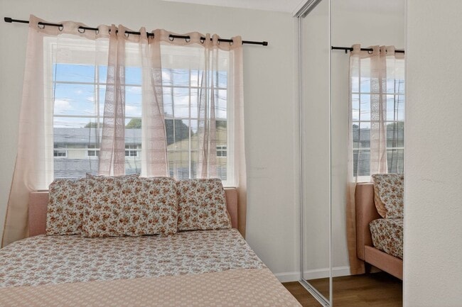 Building Photo - 4226 Comet Cir