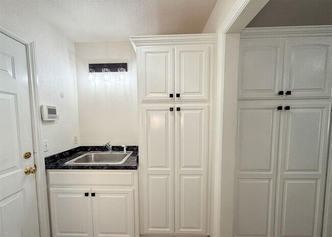 Building Photo - 16517 Tonka Trail