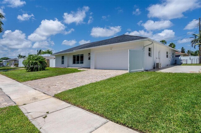 Building Photo - 669 NW 15th Ave