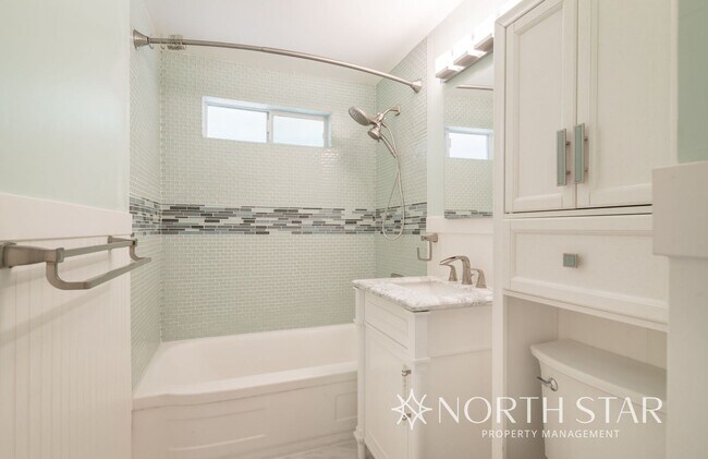 Building Photo - Charming Cottage in Lake Oswego