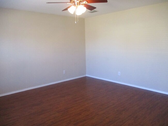 Building Photo - $1995 / 4br – 1760 ft2 - 4/2/2Ready to mov...