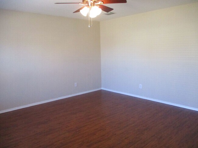 Building Photo - $1995 / 4br – 1760 ft2 - 4/2/2Ready to move in Woodland Creek Addition (Royse City)